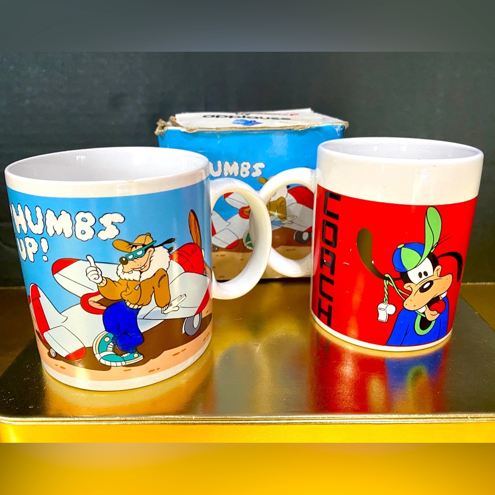WALT DISNEY VINTAGE 80s GOOFY THUMBS UP MUG w/BOX & GOOFY COACH RED CERAMIC MUG